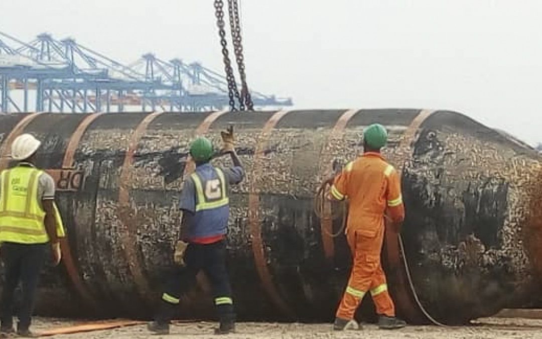 Giant Self-Floating Hoses to Antwerp